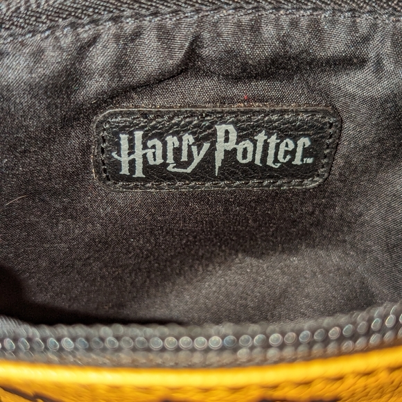 Loungefly Harry Potter Gryffindor cross body bag - Picture 9 of 11